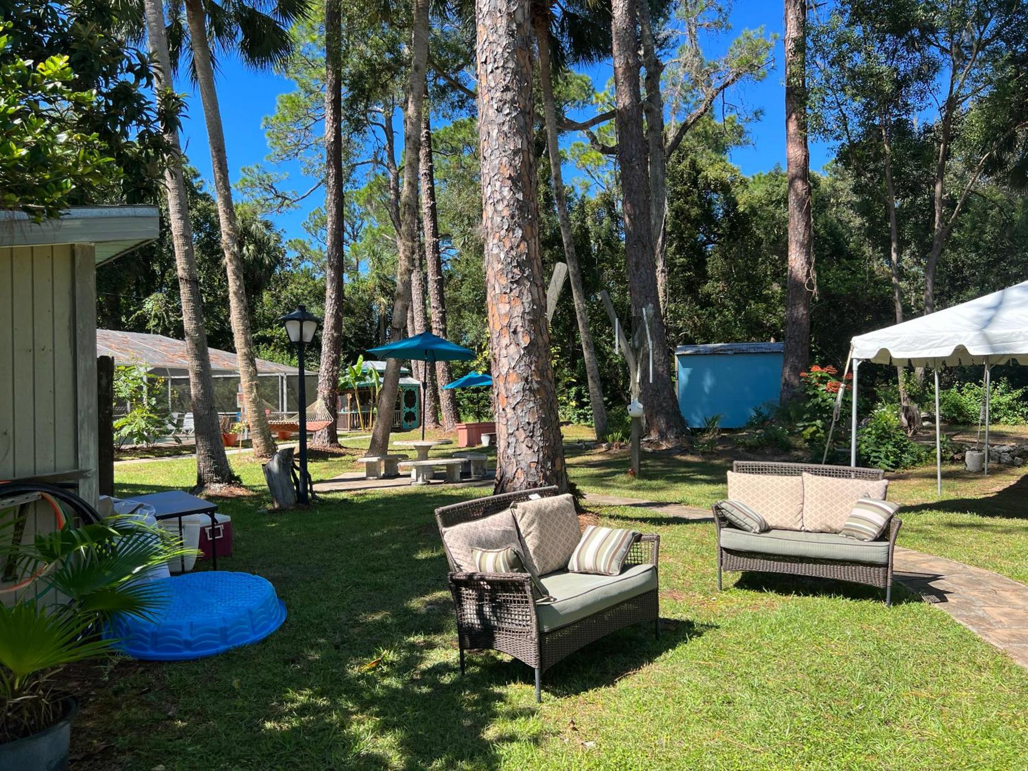 Nature Coast Inn & Cottages Inglis Екстериор снимка