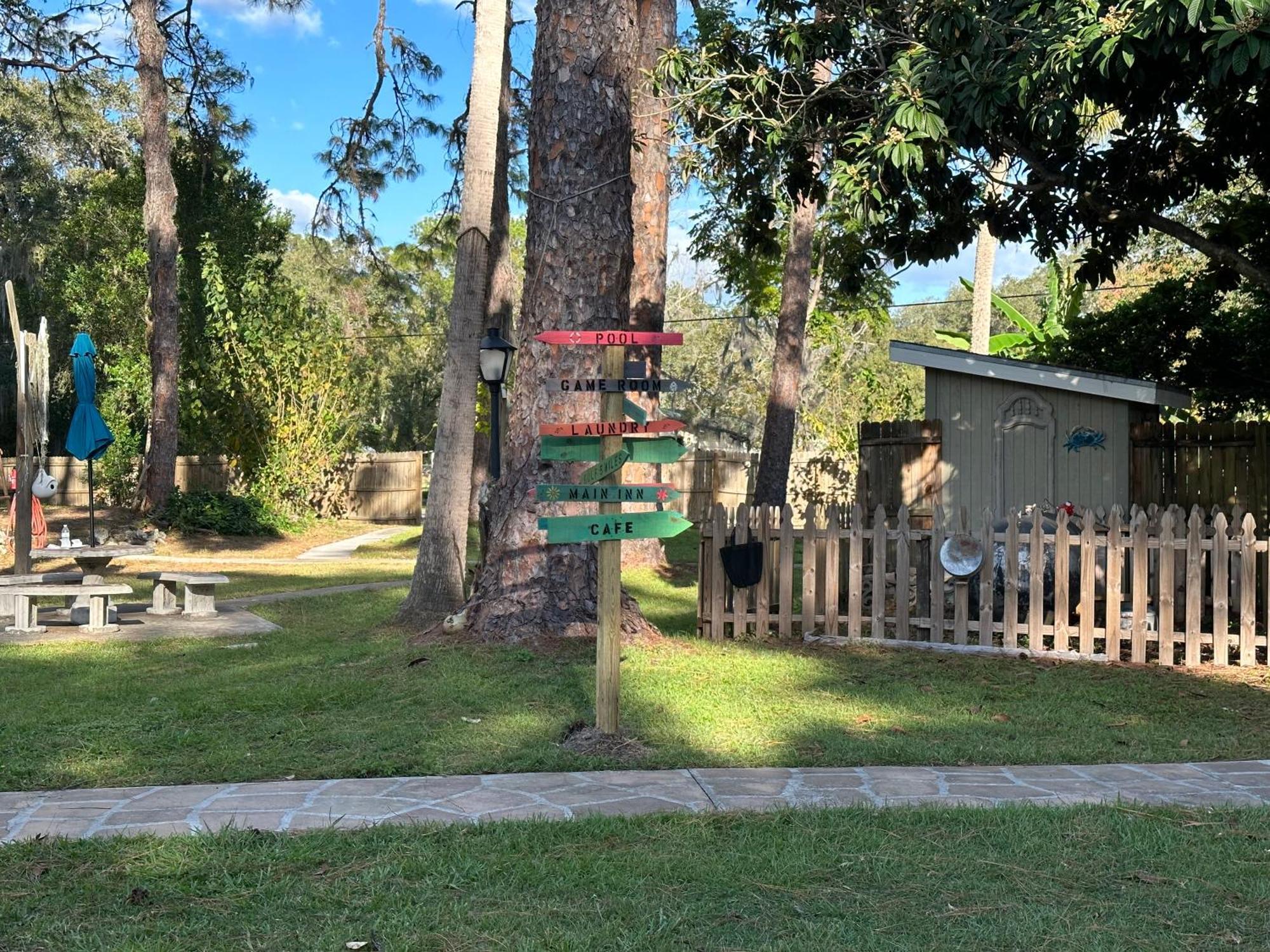 Nature Coast Inn & Cottages Inglis Екстериор снимка
